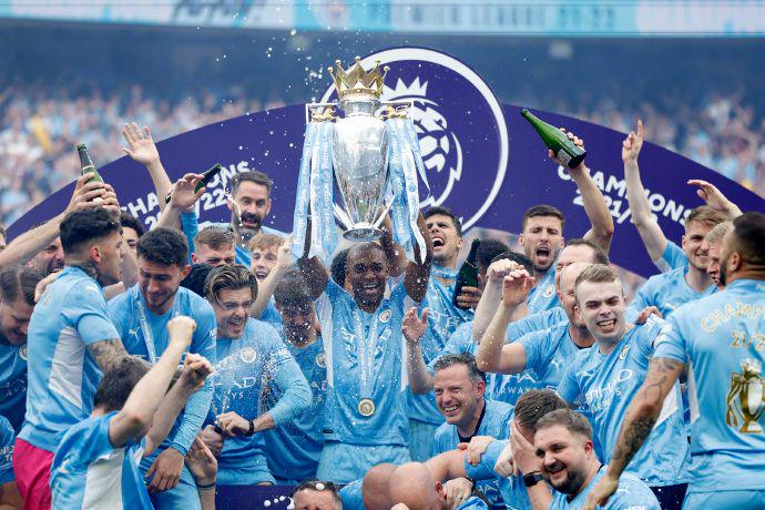 等他归队时 等他归队时