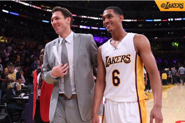 后有一堵墙 后有一堵墙