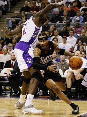 边后卫内收 边后卫内收